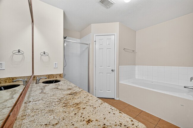 Building Photo - 2611 Floral Bloom Way