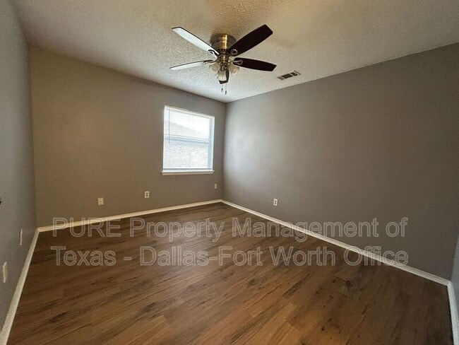 Building Photo - 731 Bluebonnet Dr