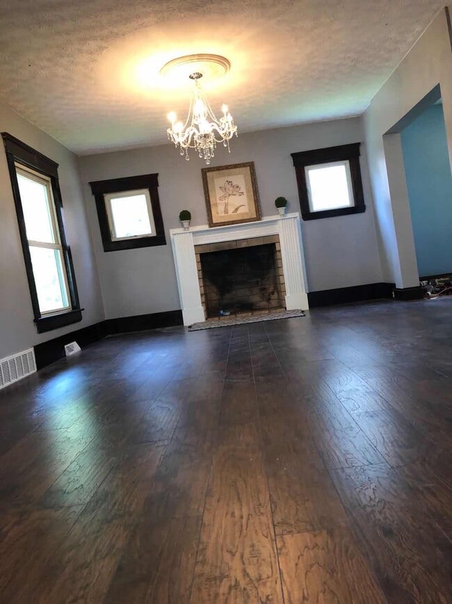 Building Photo - 823 Bloomfield Ave