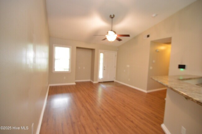 Building Photo - 121 Hunting Green Dr