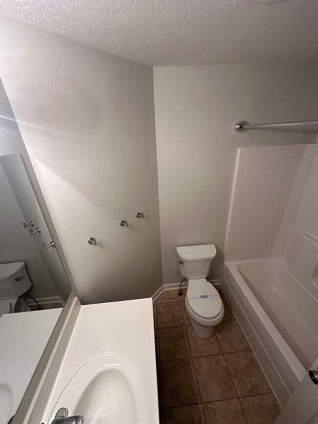 Building Photo - 4 Kings Way