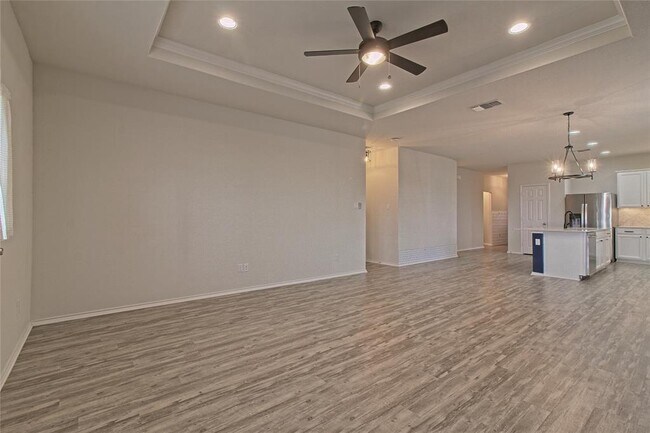 Building Photo - 601 Hummingbird Ln