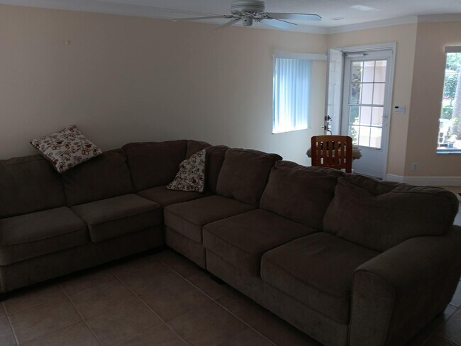 Building Photo - 4983 Pinemore Ln