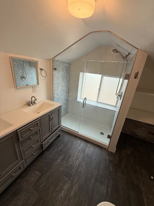 Building Photo - "Charming 2-Bed, 2-Bath Oasis in Denver’s Vibrant Locale – 1,313 Sq. Ft. of Cozy Elegance!"