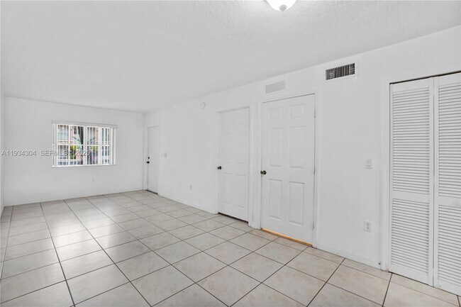 Building Photo - 1250 SE 29th St