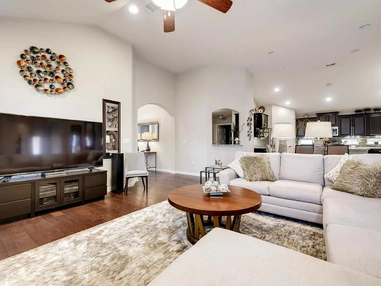 Building Photo - 2405 Muzzie Ln