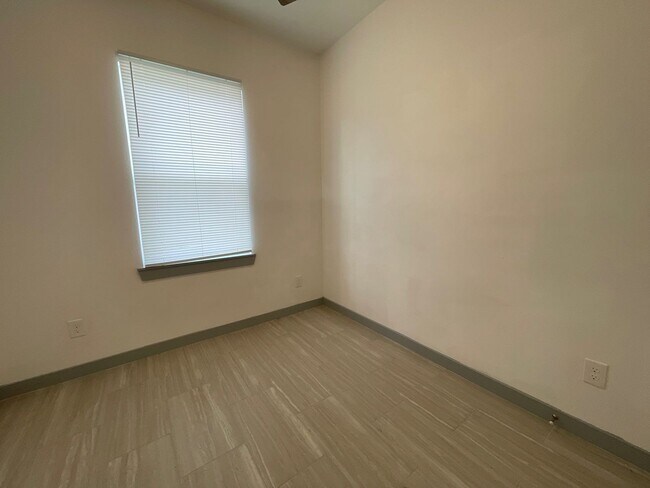 Building Photo - 5226 Ridgevan St