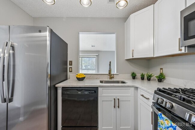 Building Photo - 3015 Lighthouse Ln