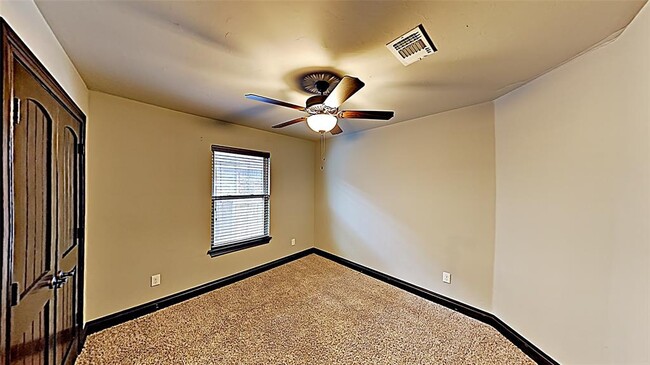 Building Photo - 2324 Sutton Pl
