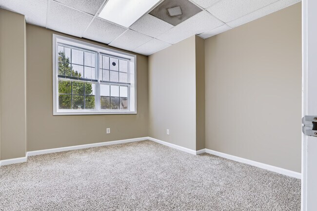 Building Photo - Flagstone Drive