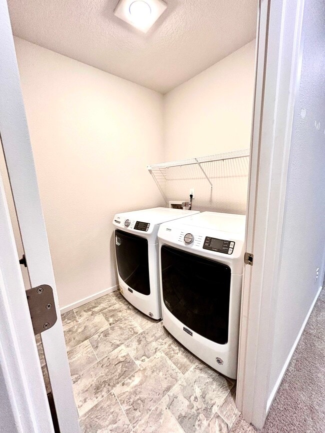 Building Photo - 11727 NE 22nd Way