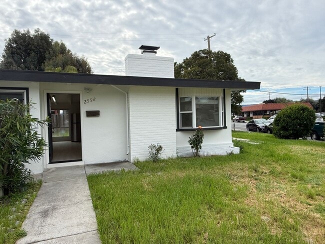 Building Photo - 2598 Dixon Dr