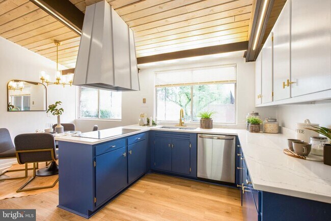 Building Photo - 3406 Woodvalley Dr