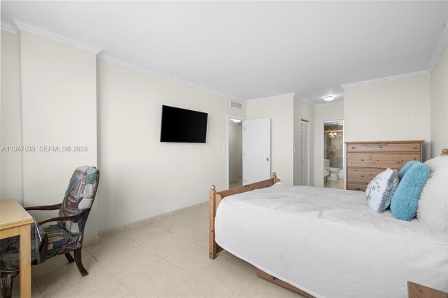 Building Photo - 300 Bayview Dr