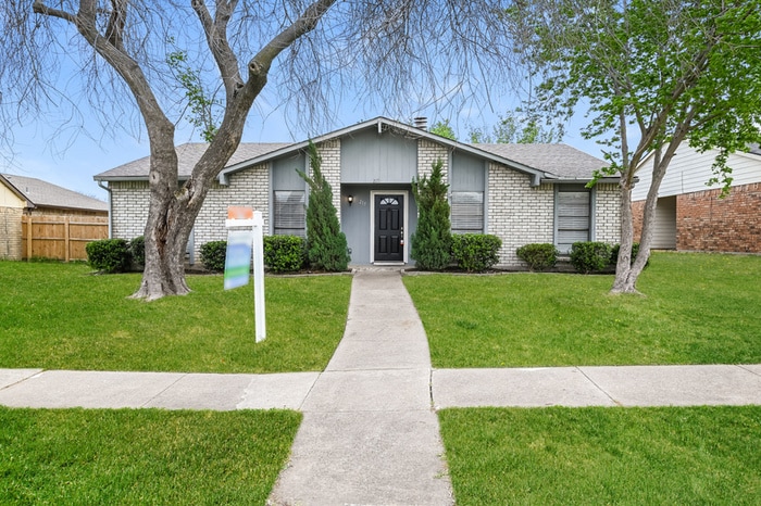Primary Photo - 217 Via Altos