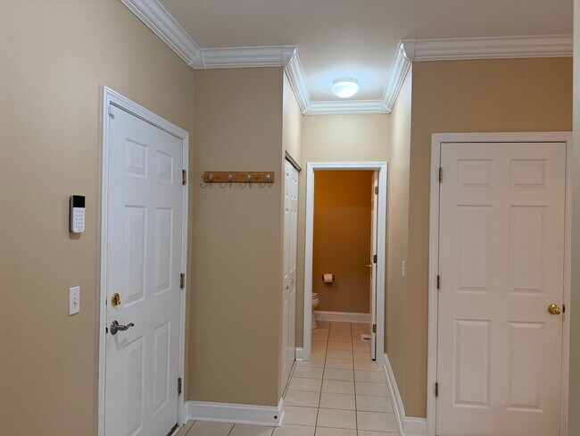 Building Photo - 1873 Crenshaw Cir