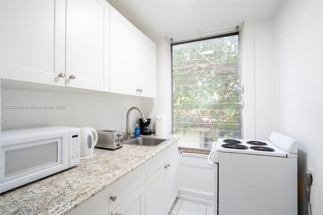 Building Photo - 444 Ponce de Leon Blvd
