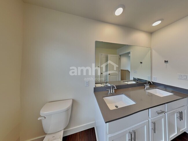 Building Photo - 4814 87th Ave NE