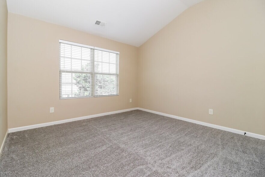 Building Photo - 2107 Juniper Ives Ct SE