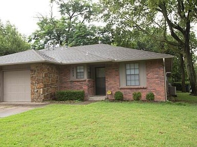Primary Photo - NO PETS ALLOWED: Wonderful 2 bedroom, 2 ba...