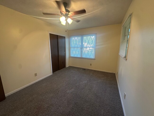 Building Photo - Charming 3 Bedroom, 2 Bathroom Home in Lenlock!
