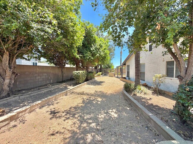 Building Photo - Spacious 4 Bedroom Home available In Alta Loma!