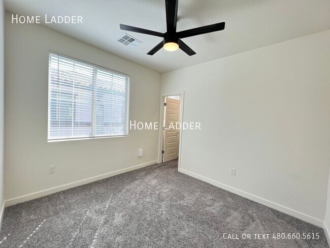 Building Photo - 2722 S Cavalier Dr
