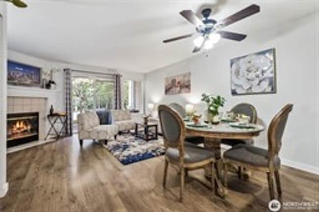 Building Photo - 2Bd/2.25Ba Kent Condo