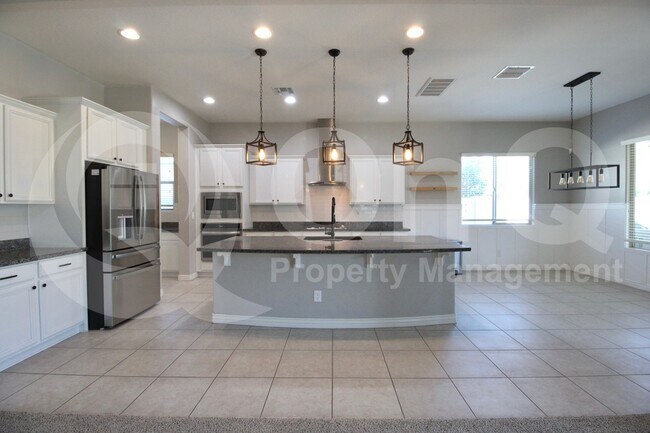 Building Photo - 4247 E Comstock Dr