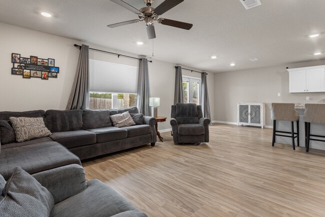Building Photo - 8588 Palmetto Dr