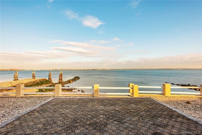 Building Photo - 1494 Shore Dr