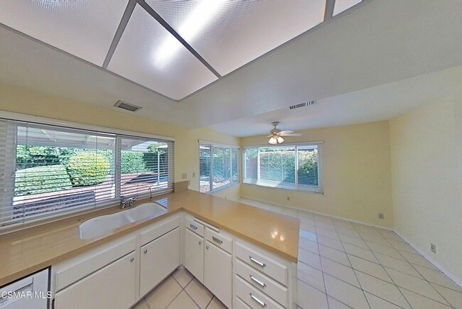 Building Photo - 205 Larkhill St