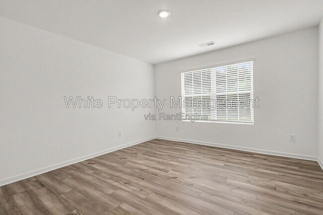 Building Photo - 313 W 18th St