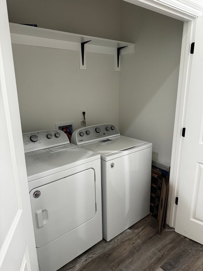 Building Photo - Step into this stunningly crafted duplex in Harrison Ave!