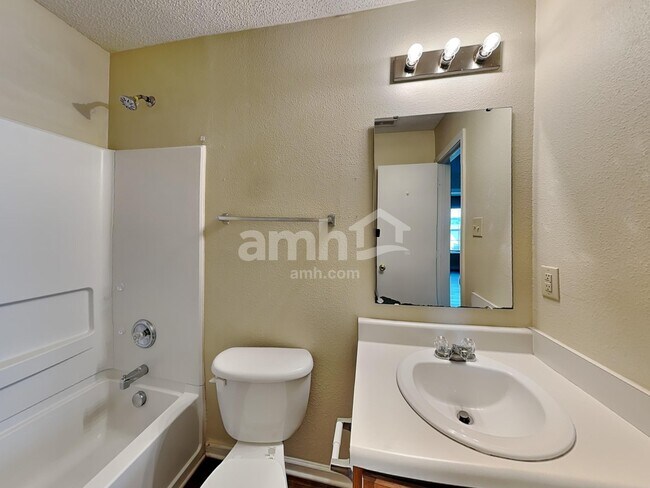 Building Photo - 1909 Beckwith Ln