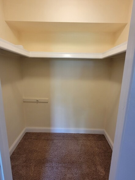 Building Photo - 2047 Jason Dr