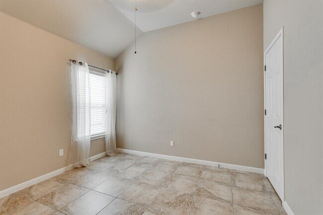 Building Photo - 609 Walsh Hill Trail