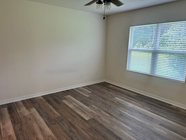Building Photo - 2 Bedroom + Office / 2 Bath Duplex for Rent in Leesburg -  Move In Special !!!!