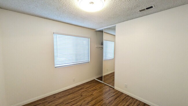 Building Photo - Move In Special!!!   Refreshed Single Level Home