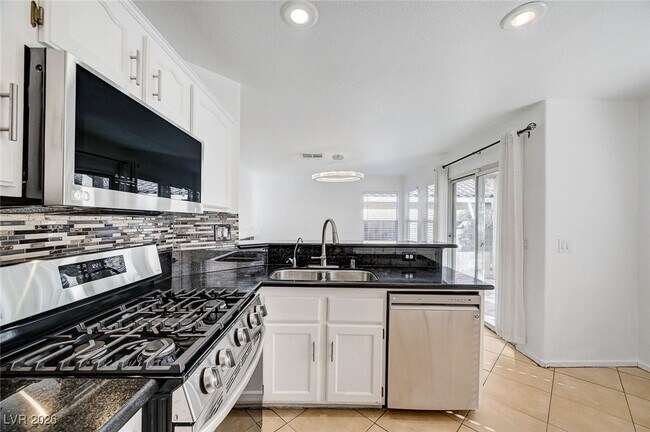 Building Photo - 2403 Rue De Versailles