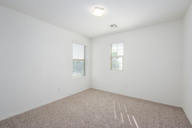 Building Photo - 40262 W Molly Ln