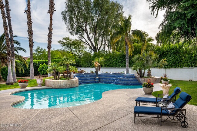 Building Photo - 6649 E Berneil Dr