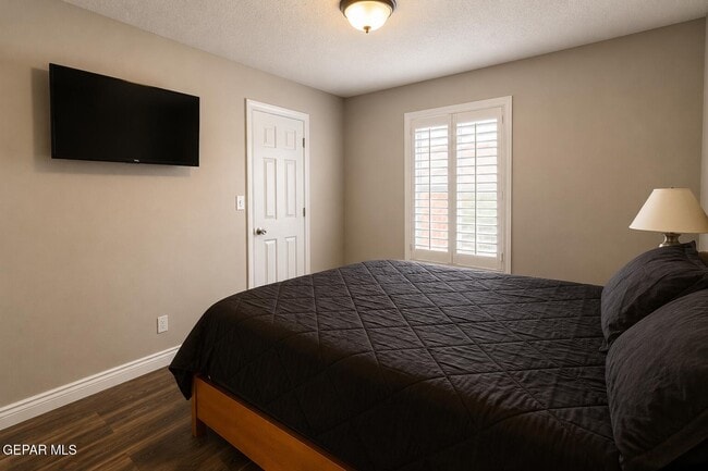 Building Photo - 836 Sunset Park Dr