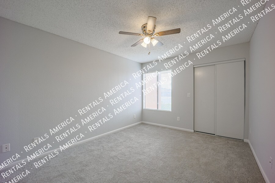 Building Photo - 747 S Ext Rd