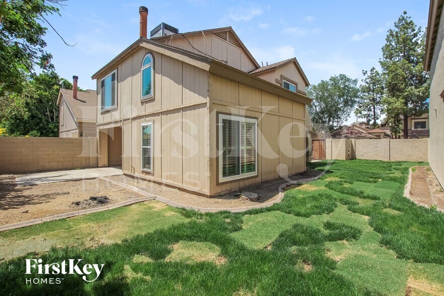 Building Photo - 521 E Wescott Dr