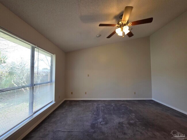 Building Photo - 824 Lavon Dr