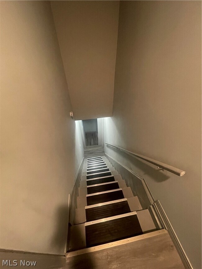 Building Photo - 12007 Beulah Ave