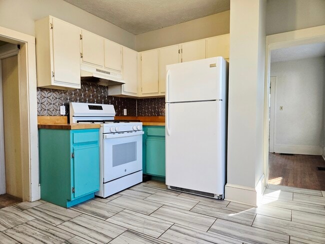 Building Photo - 12 E Chestnut St