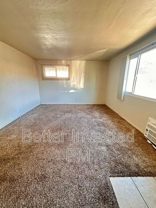 Building Photo - 216 Ford St