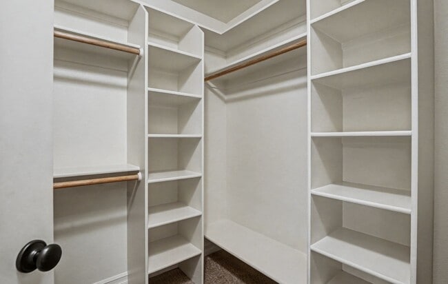 Building Photo - 4 bed, 2.5 bath Two-Story Home in West Salem